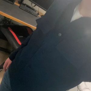 Jack & Jones overshirt - Säljer min helt oanvända overshirt från Jack & Jones. Nypris är ungefär 600kr och priset går att diskutera. 