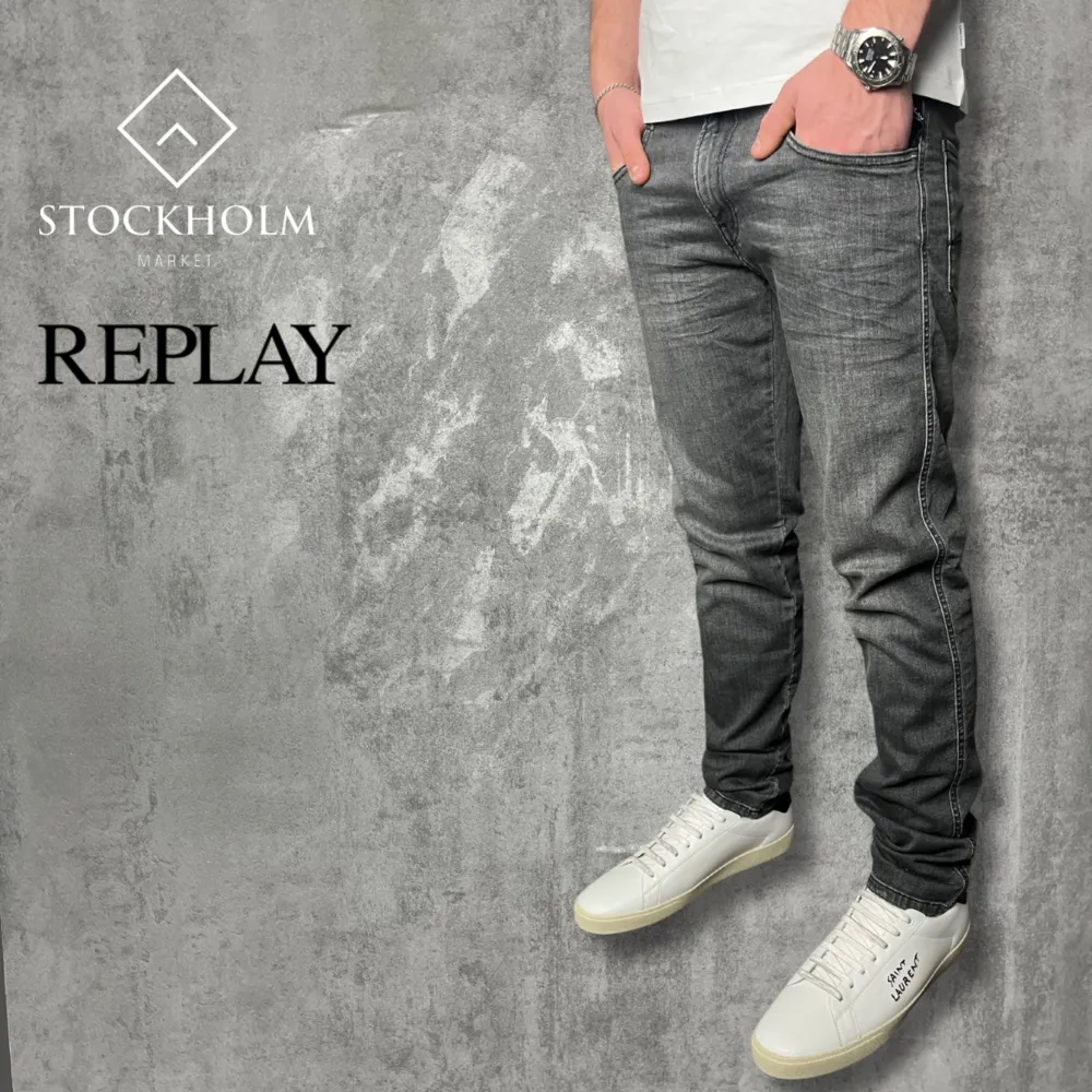 Vi säljer nu dessa riktigt snygga jeansen i märket Replay, modellnamnet är Anbass! Jeansen är sprillans nya med alla lappar kvar. Modellen på bilden är 187cm, skriv vid frågor och funderingar 🙌. Jeans & Byxor.