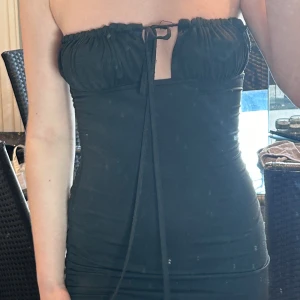 Svart klänning  - Shein klänning, skönt material 