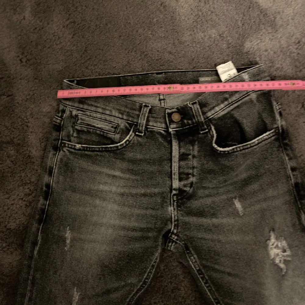 Ett par riktigt feta dondup jeans i storlek 30. | Nypris 3000kr | Mitt pris endast 1350kr | Grymt skick 8.5/10 | Hör av dig vid funderingar?🙌🔔. Jeans & Byxor.