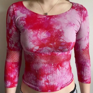 Tie-dye tröja - Stretchigt och tunnt material, väldigt bra till sommaren!