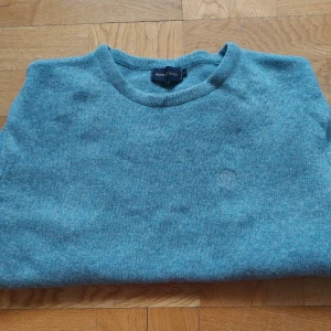 Henry lloyd tjock tröja  - Säljer nu min Henry lloyd tjock tröja för har bytt stil och om ni är intresserade kom och prata med mig. 