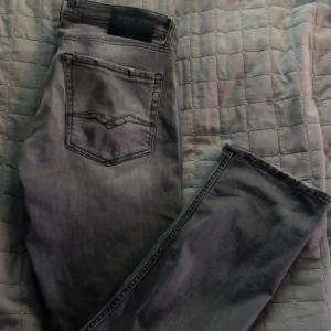 Replay ”rocco” jeans - Säljer dessa schyssta jeans till ett bra pris, dem är i bra skick o knappt använda, om ni har några frågor är de bara o skicka Mvh