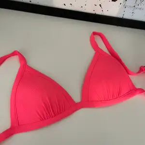 Bikini topp, neon rosa, storlek s