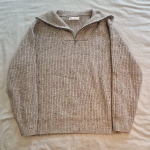 Zara Half-Zip - Säljer min Zara half-zip. Väldigt skön. Sitter som en S. Priset kan diskuteras👍