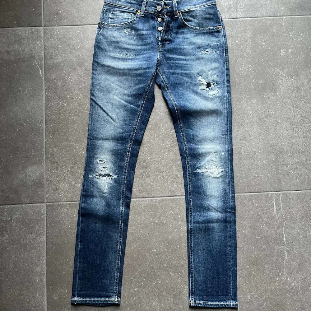 Dondup jeans av modellen George, dvs skinny fit, cond 9/10. Jeans & Byxor.