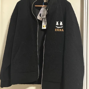 Vår jacka - En skönt vår, höst jacka med coola mönster Bredd: 116cm Längd: 70cm Axel:65cm