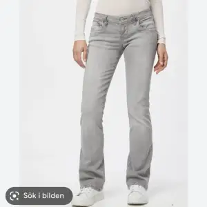 ett par lågmidjade ltb jeans, modell valerie💕 andvänts 2 gånger pga dom e för stora för mig