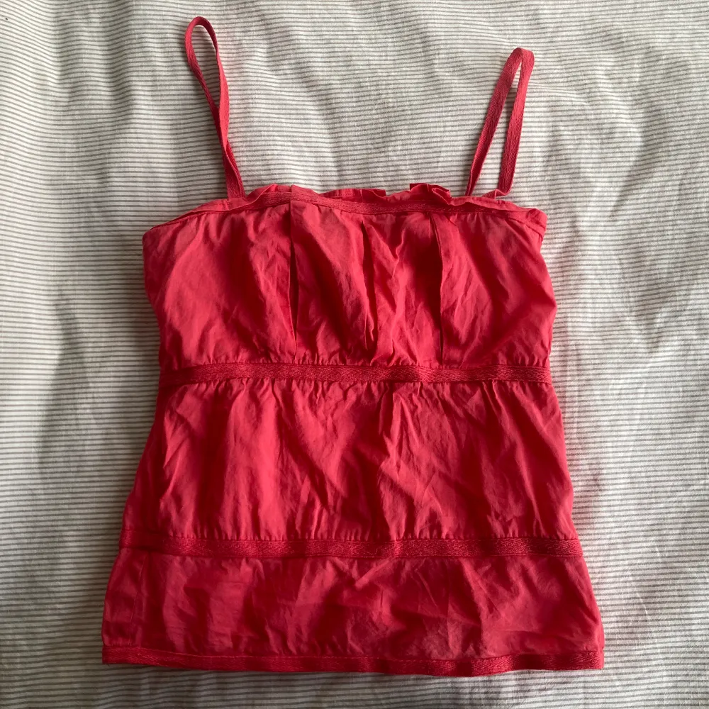 Söt rosa linne 🩷 storlek S men passar också XS 💕. Toppar.