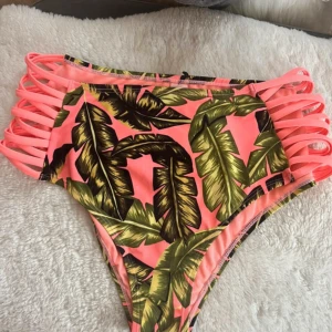 Bikini trosa - Bikiniunderdel från hunkemöller som ny!  Strl L men liten i strl passar M