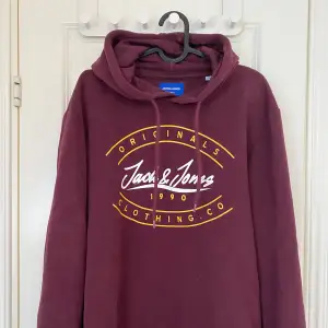 Fin hoodie från Jack&Jones, säljer då den har blivit för liten