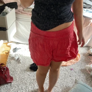 Röd kjoool!! - Säljer min röda kjol 