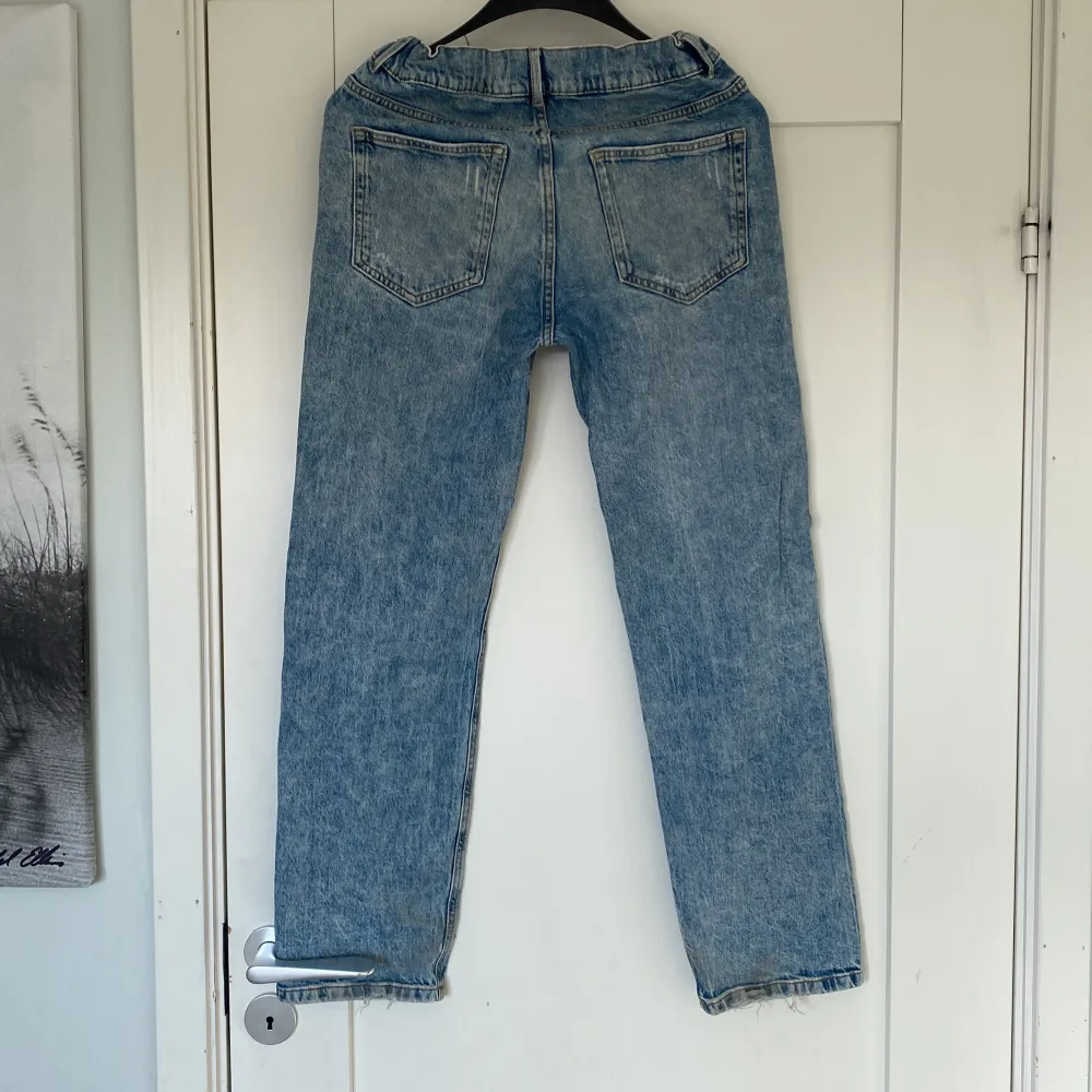 Snygga blåa jeans från Lindex passar till allt inga defekter. Jeans & Byxor.