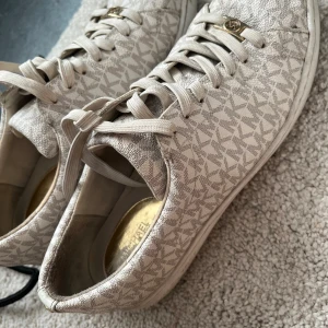 Fräscha Mk skor  - Fräscha mk skor!! I st 39/40