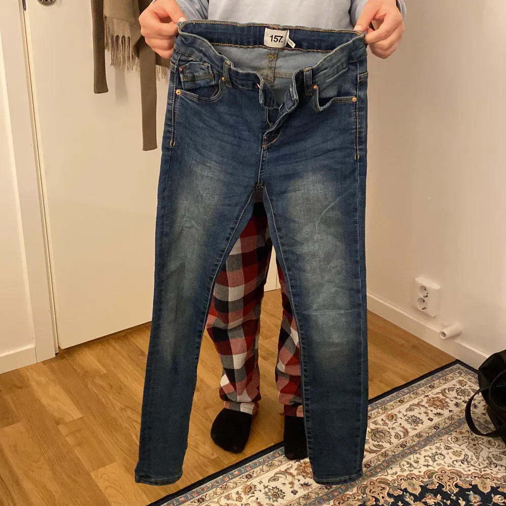 Perfekta skinny jeans, knappt använda . Jeans & Byxor.