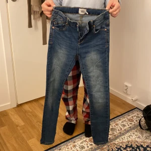 Skinny jeans - Perfekta skinny jeans, knappt använda 