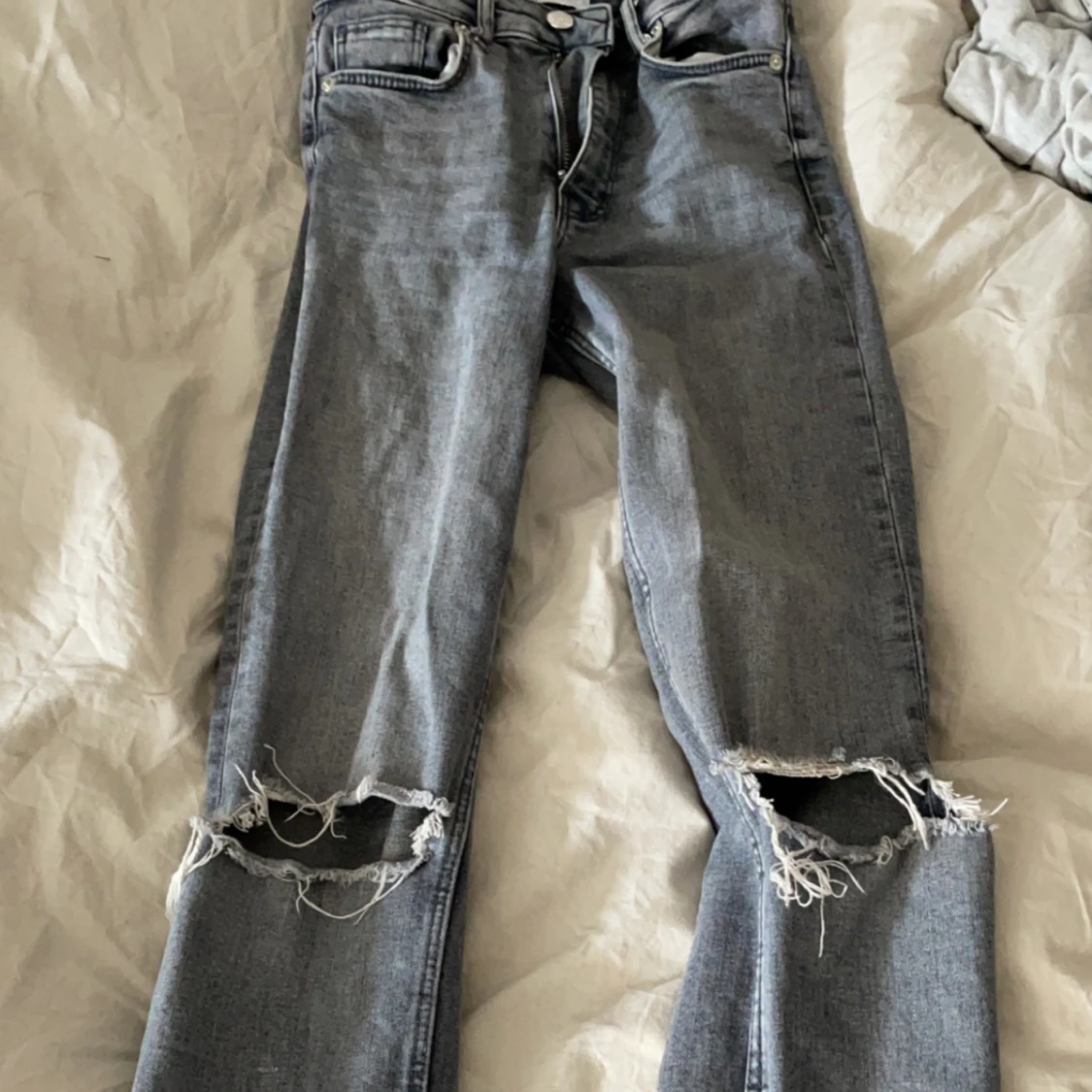 Grå jeans 