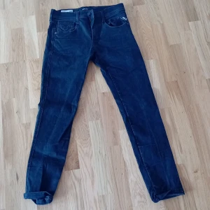 Svarta replay anbass jeans - Jättefina nya