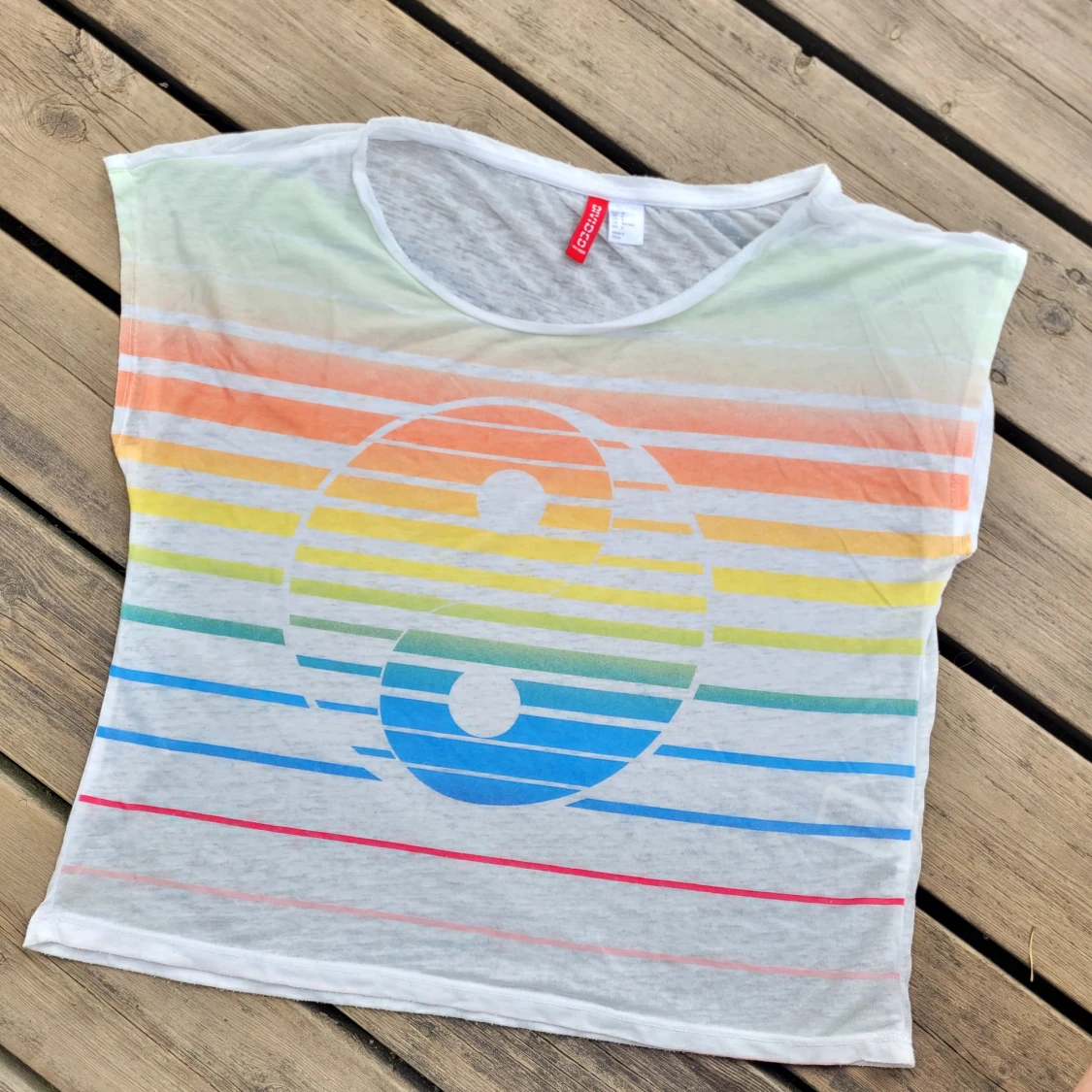 Regnbågs tshirt Yin Yang stl.S - 91