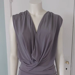 Figursydd klänning Tiger of Sweden - Figursydd coctailklänning Tiger of Sweden Bra skick! Tajt 