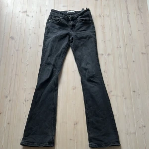 Zara jeans!😍 - Super snygga lågmidjade jeans från zara, använda men i bra skick! 🥰