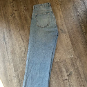 Jeans - Blå jeans i storlek M 