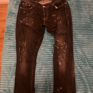 My brand Jens  - Hej, säljer mina  my brand Jens då jag har byt still och har inga användning av Jensen, är i storleken 34 och har inga hål eller annat (hål finns då det är en del av designen) jag är 180cm och de lite små vid annars så passar de från 170-178