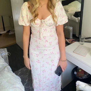 Klänning - Jättefin klänning, använd en gång🩷🩷