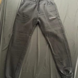 McKenzie sweatpants  - Använder ej längre, bra skick. Kontakta gärna vid frågor. 