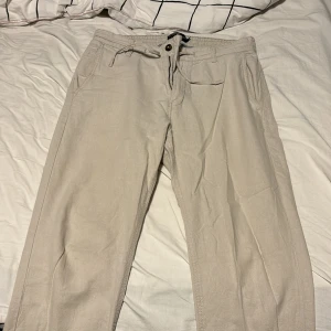 Linnebyxor - Väldigt bra skick. Storlek 33. Linnebyxor