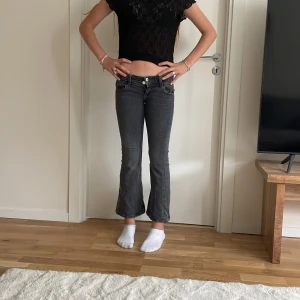 Lågmidjade svarta jeans - Bra skick