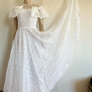 Brudklänning bröllopsklänning klänning bröllop spets 50-tal 60-tal 70-tal retro vintage - Inget att anmärka på 