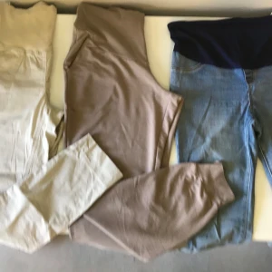 Mamma byxor  - Tre par mamma byxor storlek M