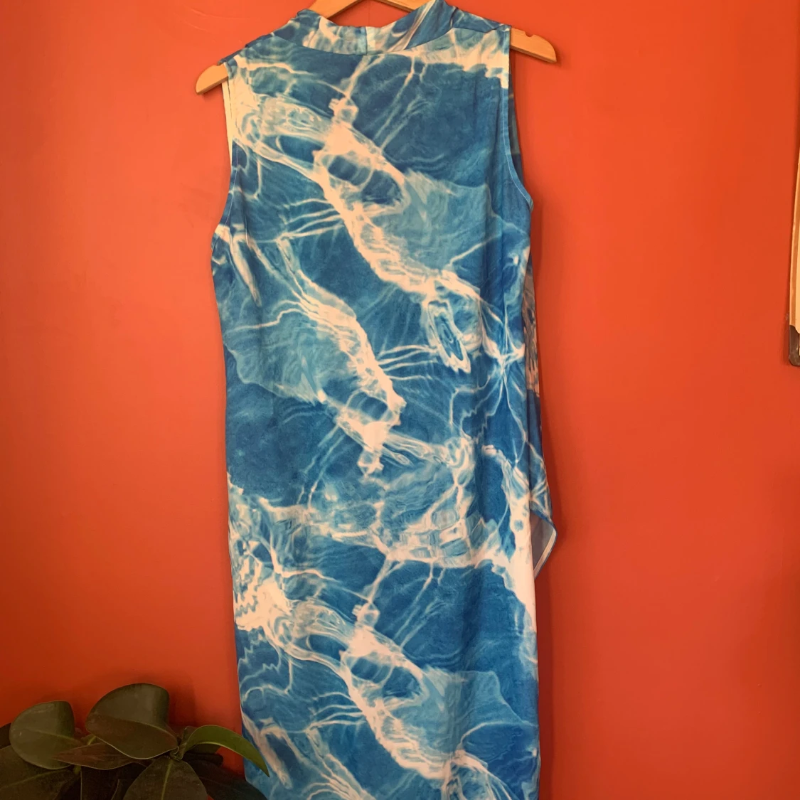 Blå och vit ärmlös klänning - 91