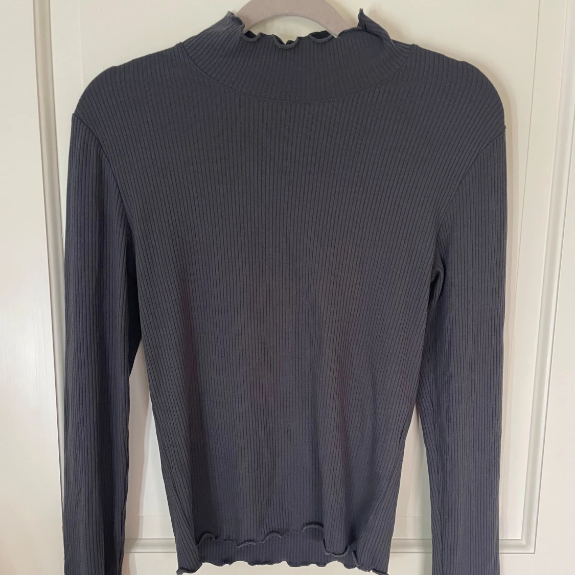 Långärmad grå tröja 