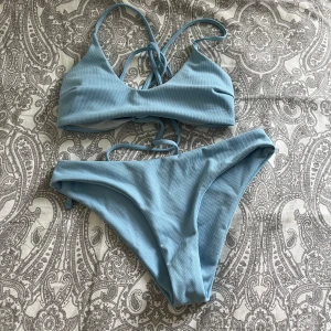 Blå bikini i storlek 36 - Bikini som sitter såå fint på, Tyvär för små på mig, de är knappt använda Från Zaful✨
