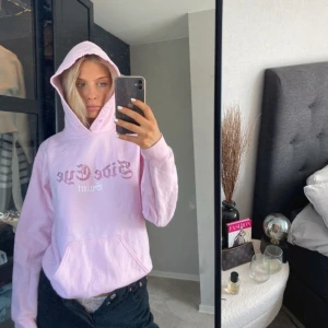 Huddie med paljetter - Huddie med diamanter Limited edition från asos