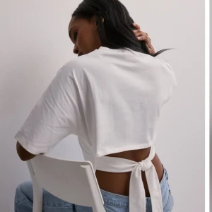 fin blus  - säljer denna jätte fina och trendiga topp ifrån nelly 