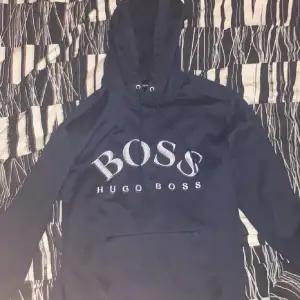 Säljer en sällsynt Hugo boss hoddie som en säljs längre. Lägger ut igen då de var stort intresse. Stl M