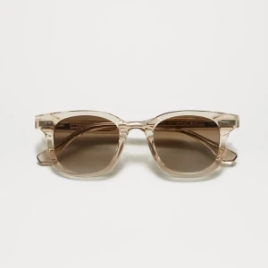 Chimi - Säljer dessa Chimi glasögon 02 Ecru som är nästan helt oanvända. Ser nästan ut som chimis 04 om inte finare. Den ända skillnaden är att 02 har lite mer båge längst upp vilket är väldigt snyggt.Nypris 1,350-. Pris kan diskuteras☺️❤️