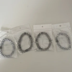 Kompis armband - Här får du totalt 4 stycken armband till dig och en person till t.ex kompis eller flickvän. 