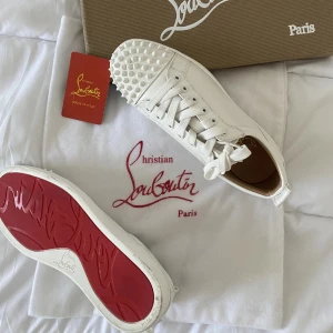 Louboutin skor - Säljer mina loubs, nästan oanvända inga defekter. Pris kan diskuteras vid snabb affär!