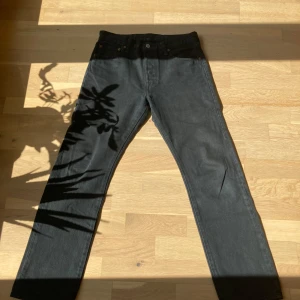 Levis jeans 501 - Svarta sköna 501or utan slitage. Storlek: W30, L30