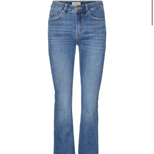 Vero Moda jeans - Vero Moda jeans💗 Fina fast slitna på bena(kolla bilden). 