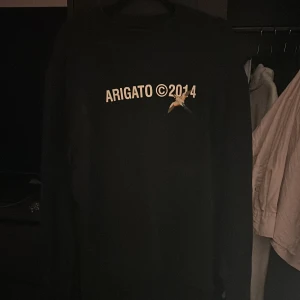 Arigato hoddie utan huva  - Bra skick, inga hål. Storlek L