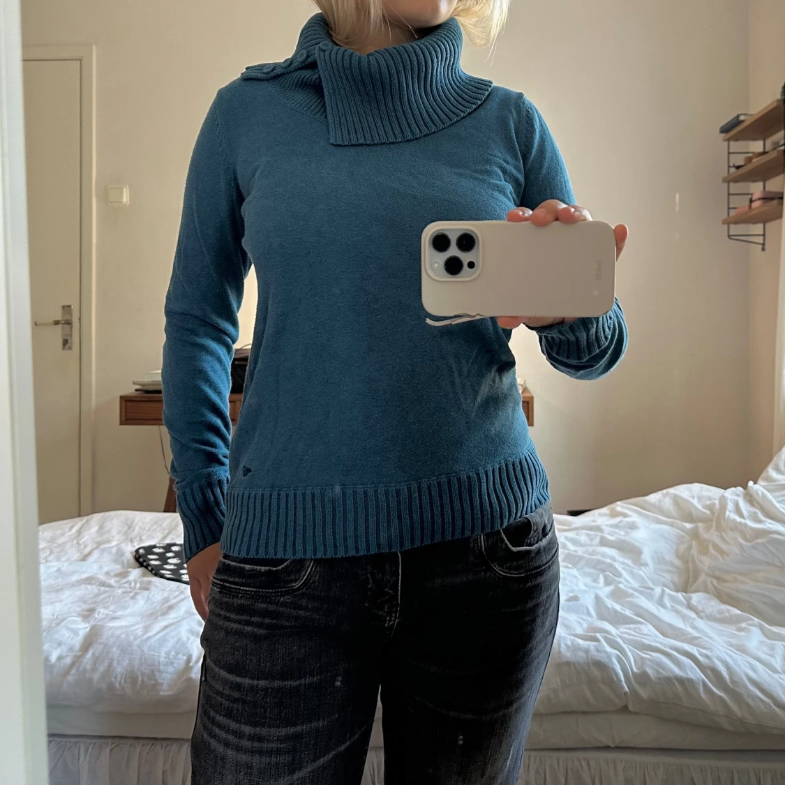 stickad tröja med hög krage  - 92