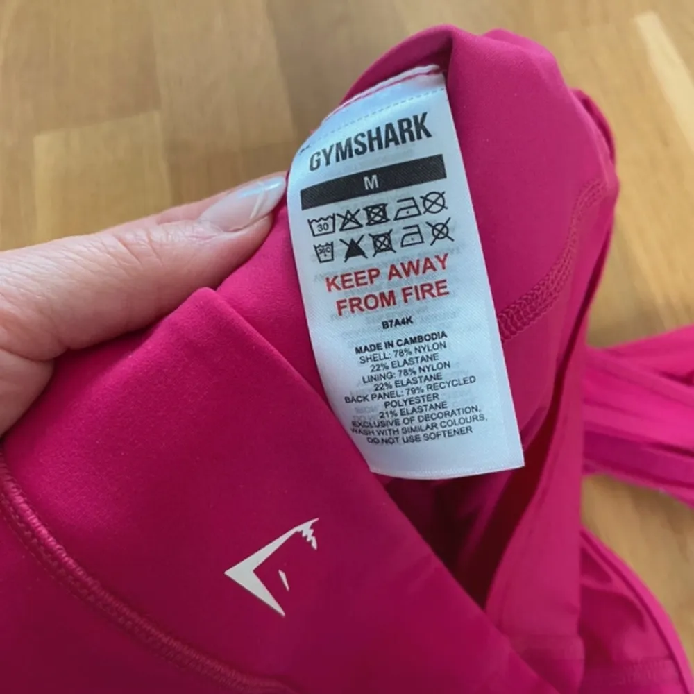 Gymshark Sport-bh med uttagbara pads. Storlek M. Inget att anmärka på, helt ny med tags. Se bild för material. (Nypris 449kr). Sportswear.