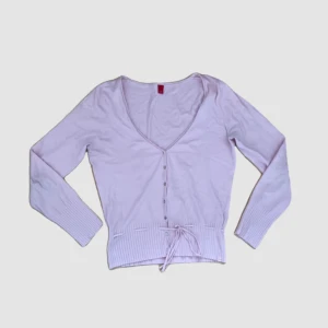 Rosa kofta med rosett - Kofta med knytning nertill🎀