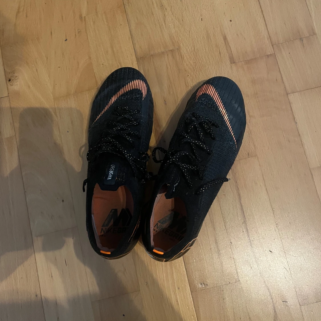 Fotbollsskor storlek 41