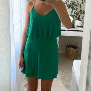 Grön klänning - Grön klänning från gina, använd ett fåtal gånger! Superbra skick!💗💗💗